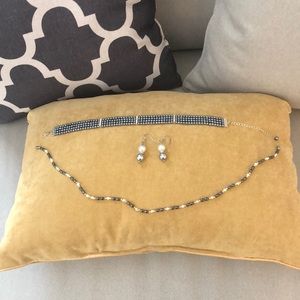 Three piece gray pearl jewelry set.